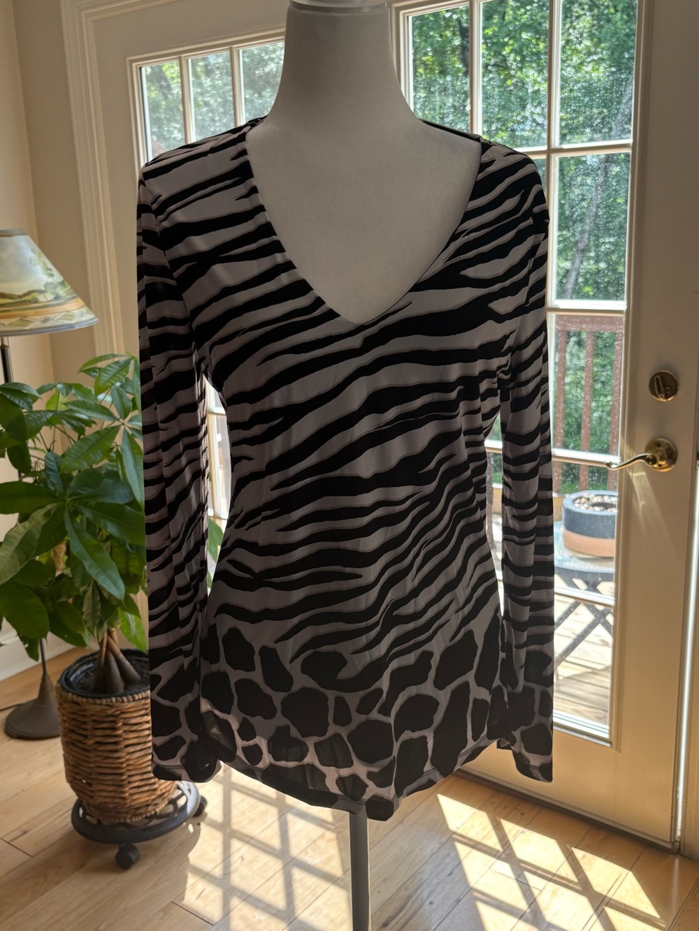 Black & Gray Animal Print V-Neck Women's Top